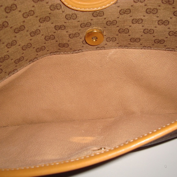 COPY - GUCCI Tan Leather Clutch - Picture 6 of 8